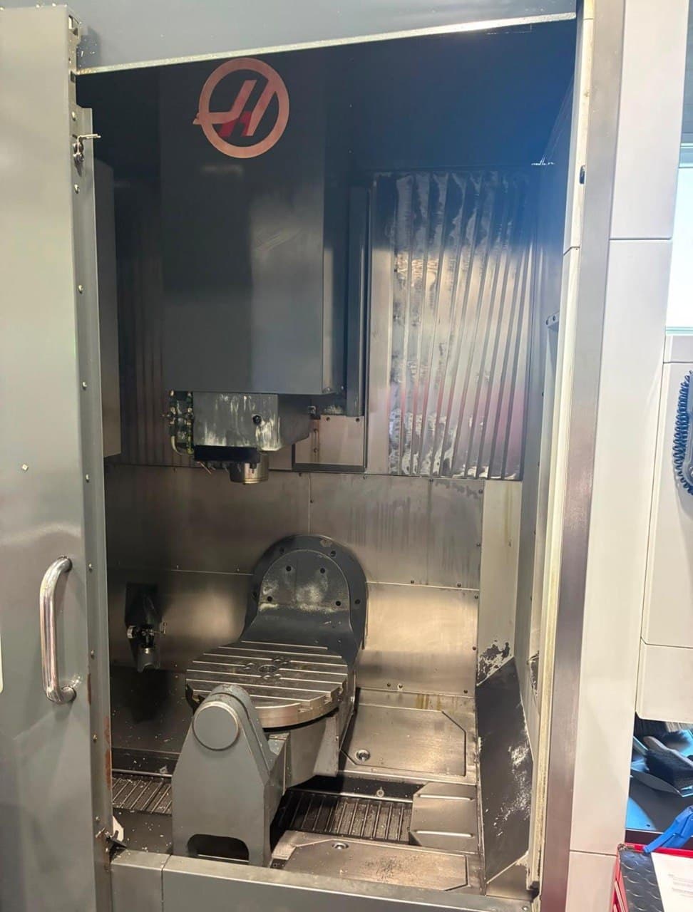 5-осевой универсальный обрабатывающий центр с ЧПУ HAAS UMC-750 2014 года-ID18028