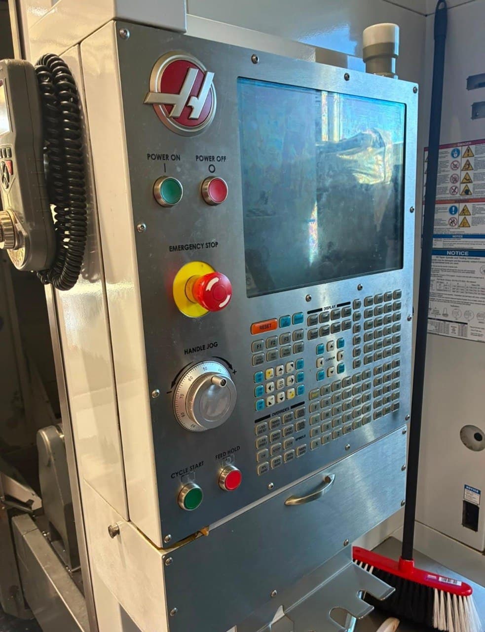 5-осевой универсальный обрабатывающий центр с ЧПУ HAAS UMC-750 2014 года-ID18028