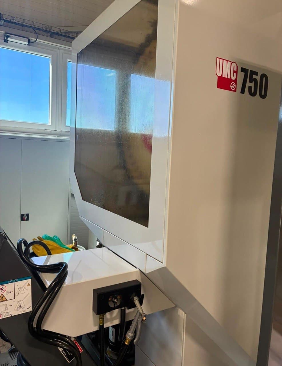 5-осевой универсальный обрабатывающий центр с ЧПУ HAAS UMC-750 2014 года-ID18028