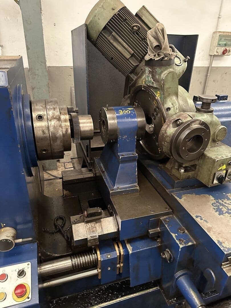 Центральный токарный станок Gurutzpe Super AT-ID17350