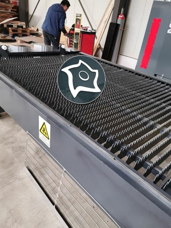 Демонстрационный лазерный станок Penta SWING II 3015 с лазером 2000 Вт-IPG-ID13465