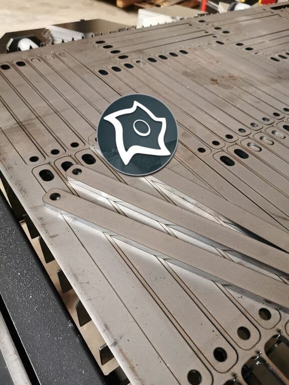 Демонстрационный лазерный станок Penta SWING II 3015 с лазером 2000 Вт-IPG-ID13465