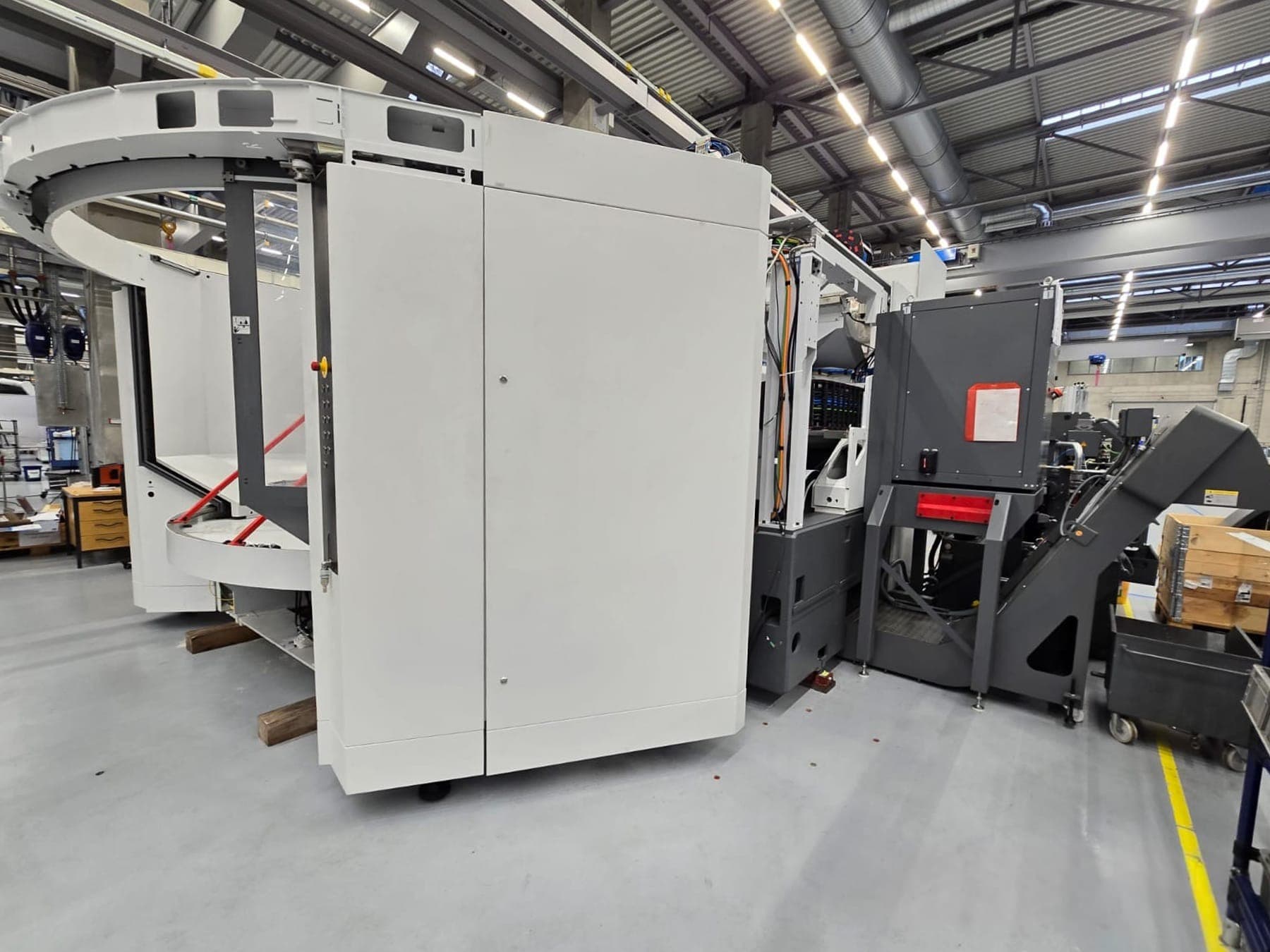 Двухшпиндельный 5-осевой обрабатывающий центр с ЧПУ Chiron DZ 28 P five axis-ID17457