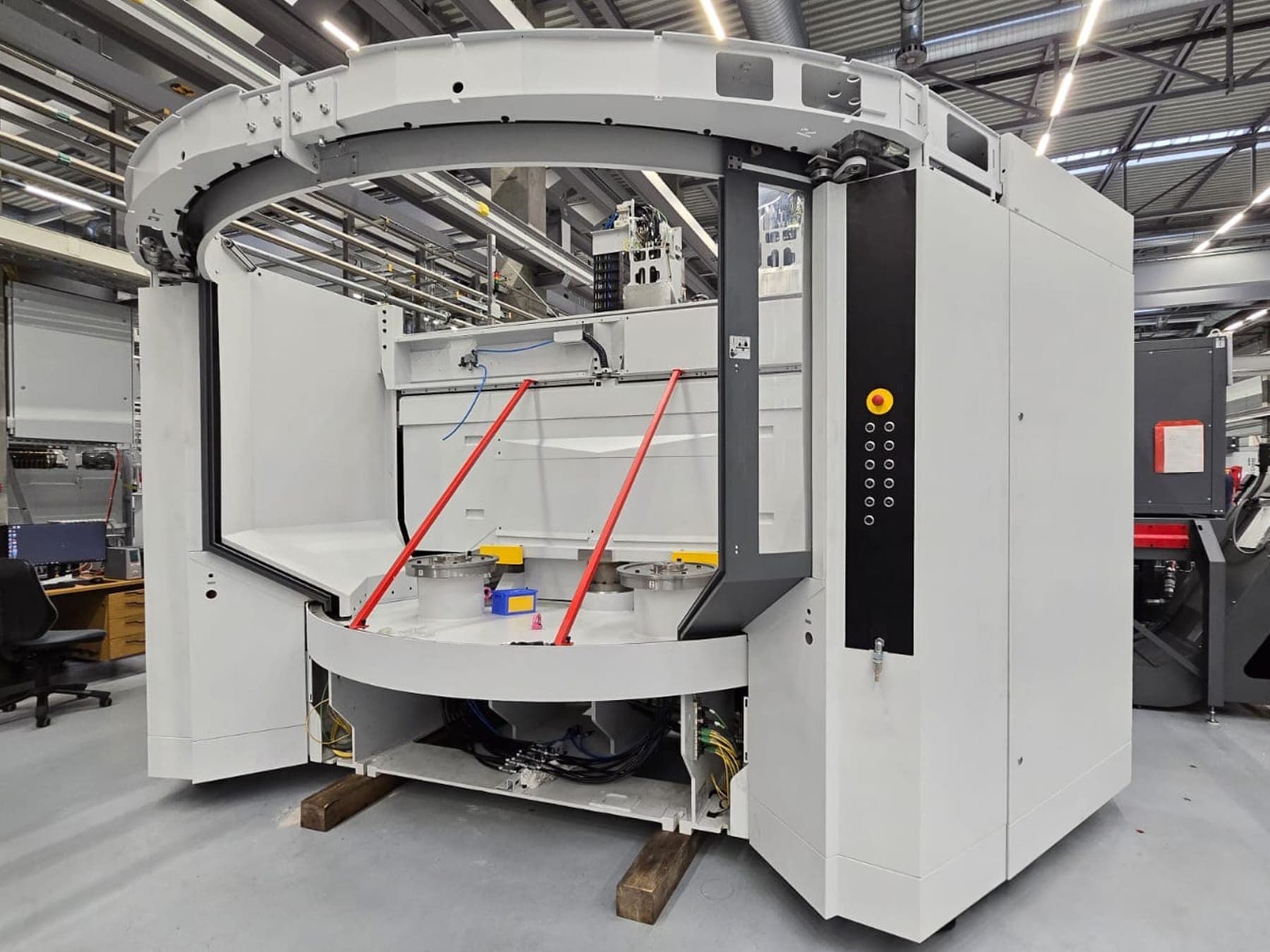 Двухшпиндельный 5-осевой обрабатывающий центр с ЧПУ Chiron DZ 28 P five axis-ID17457