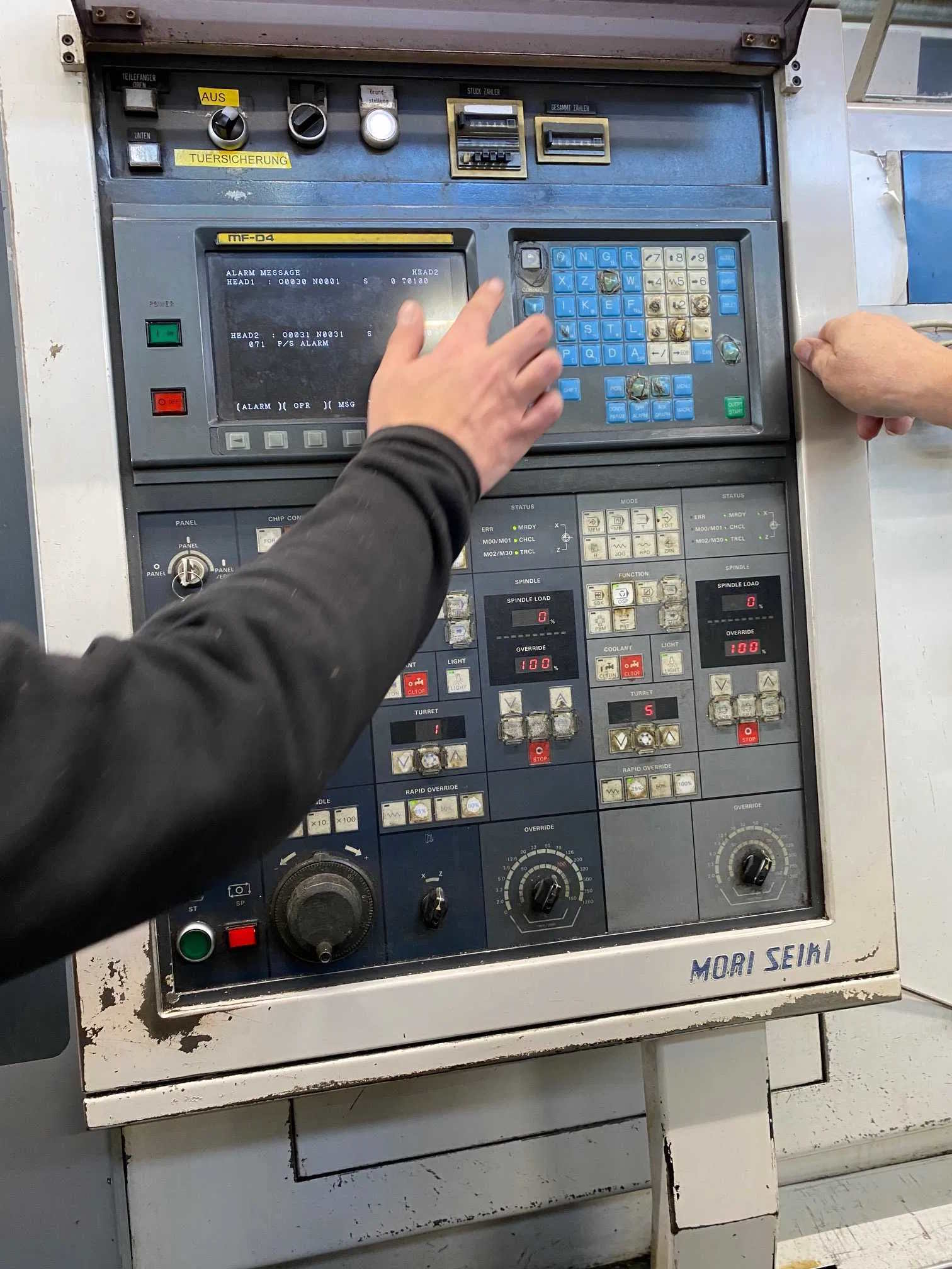 Двухшпиндельный токарный центр Mori Seiki DL20-ID17901