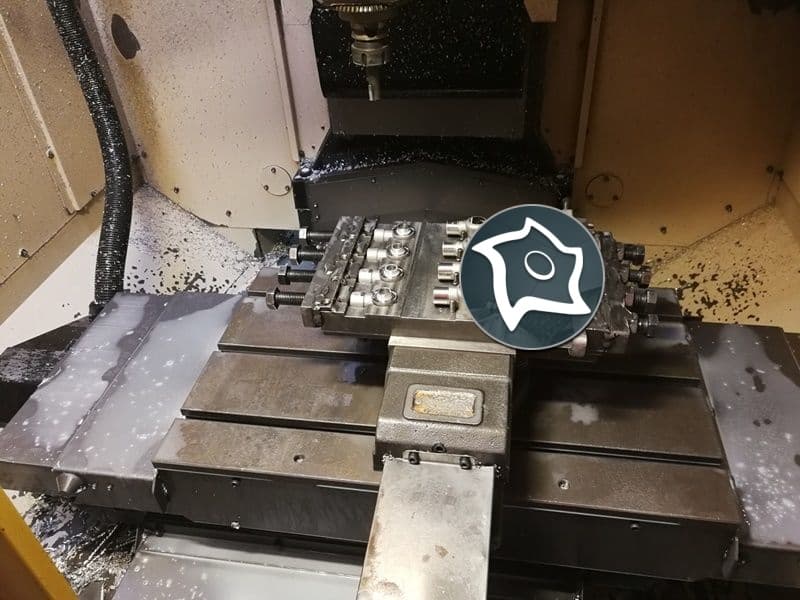 Фрезерный вертикальный станок с ЧПУ FANUC ROBODRILL ALPHA T21i E -ID11299