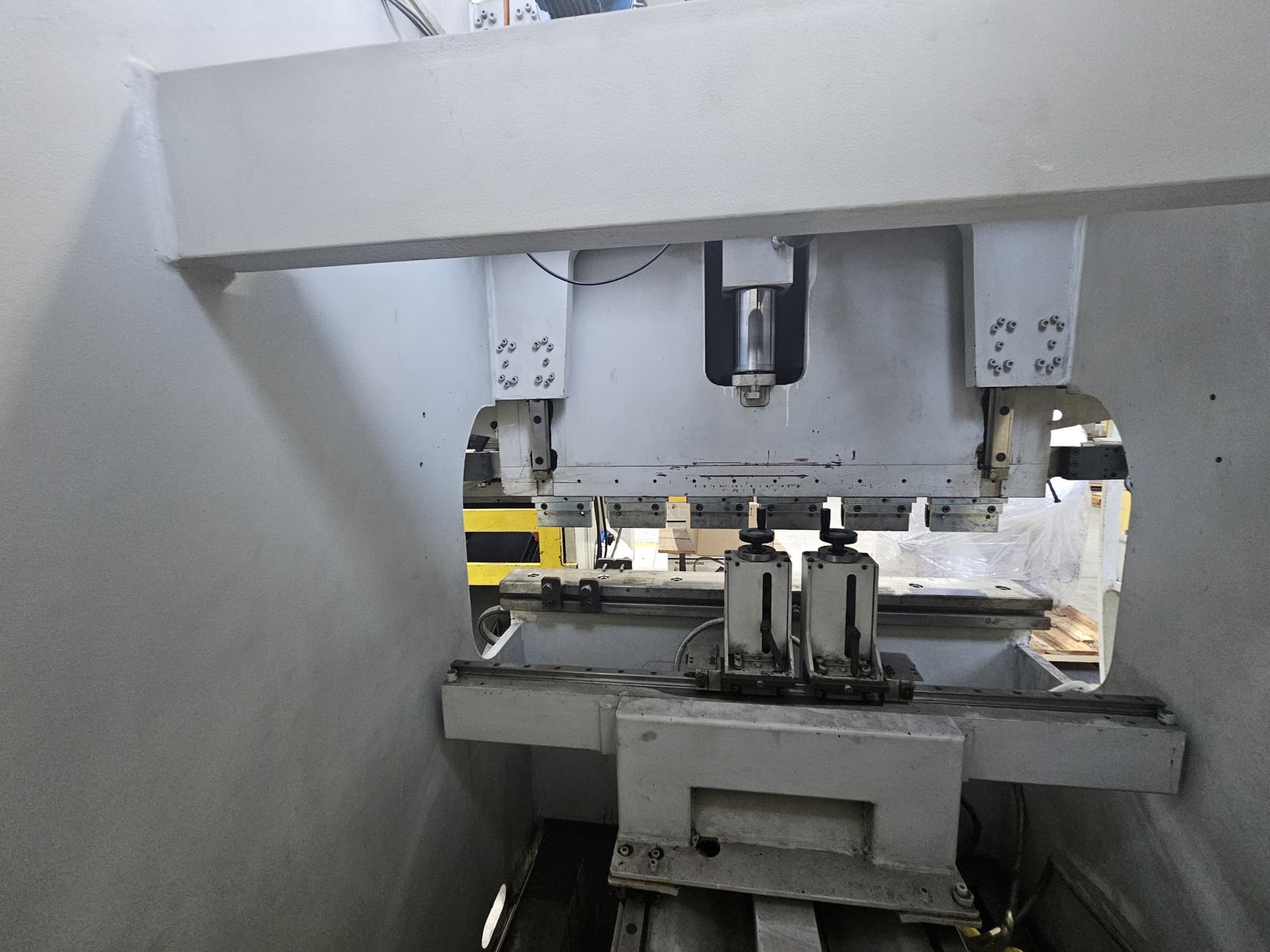 Гидравлический листогибочный пресс ADIRA QHD-2512 PLC-ID17567