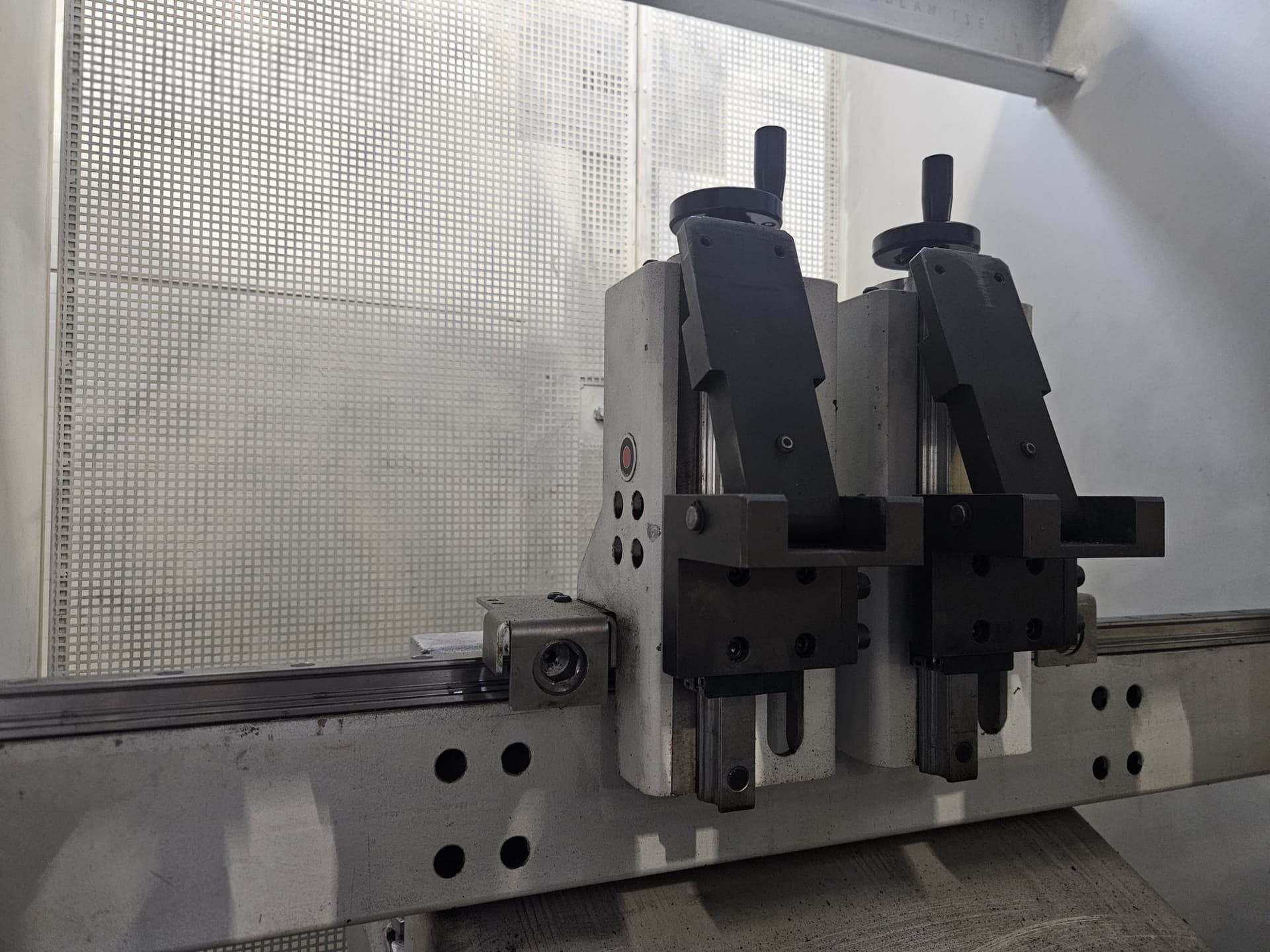 Гидравлический листогибочный пресс ADIRA QHD-2512 PLC-ID17567