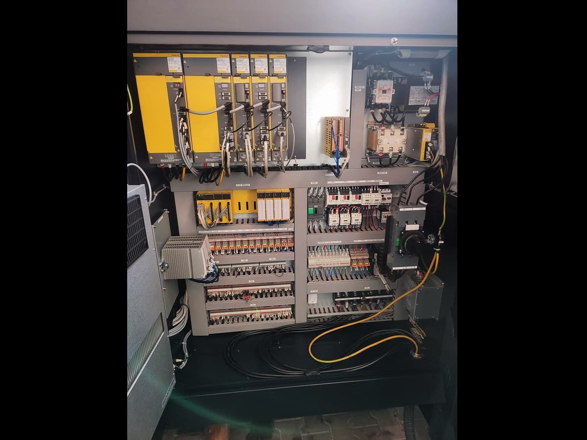 Горизонтальный токарно-фрезерный центр с ЧПУ HWACHEON HI-TECH 450 BL YMC-ID17139