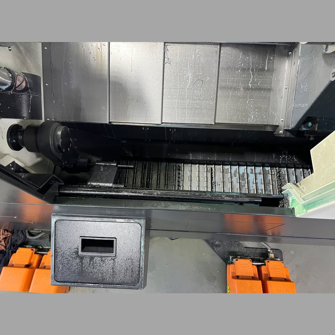 Горизонтальный токарный центр с ЧПУ HYUNDAI WIA SE 2200 LMSA-ID17395