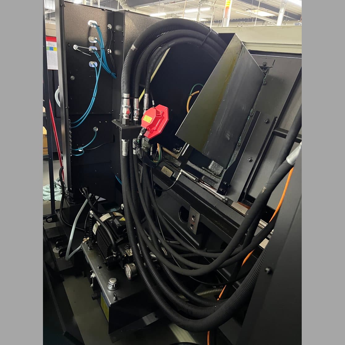 Горизонтальный токарный центр с ЧПУ HYUNDAI WIA SE 2200 LMSA-ID17395