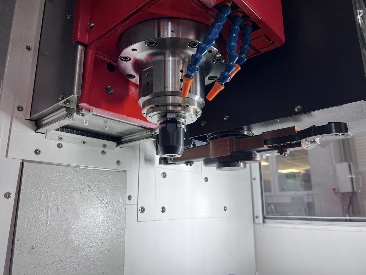 Компактный вертикальный обрабатывающий центр с ЧПУ EMCO Emcomill E350-ID17501