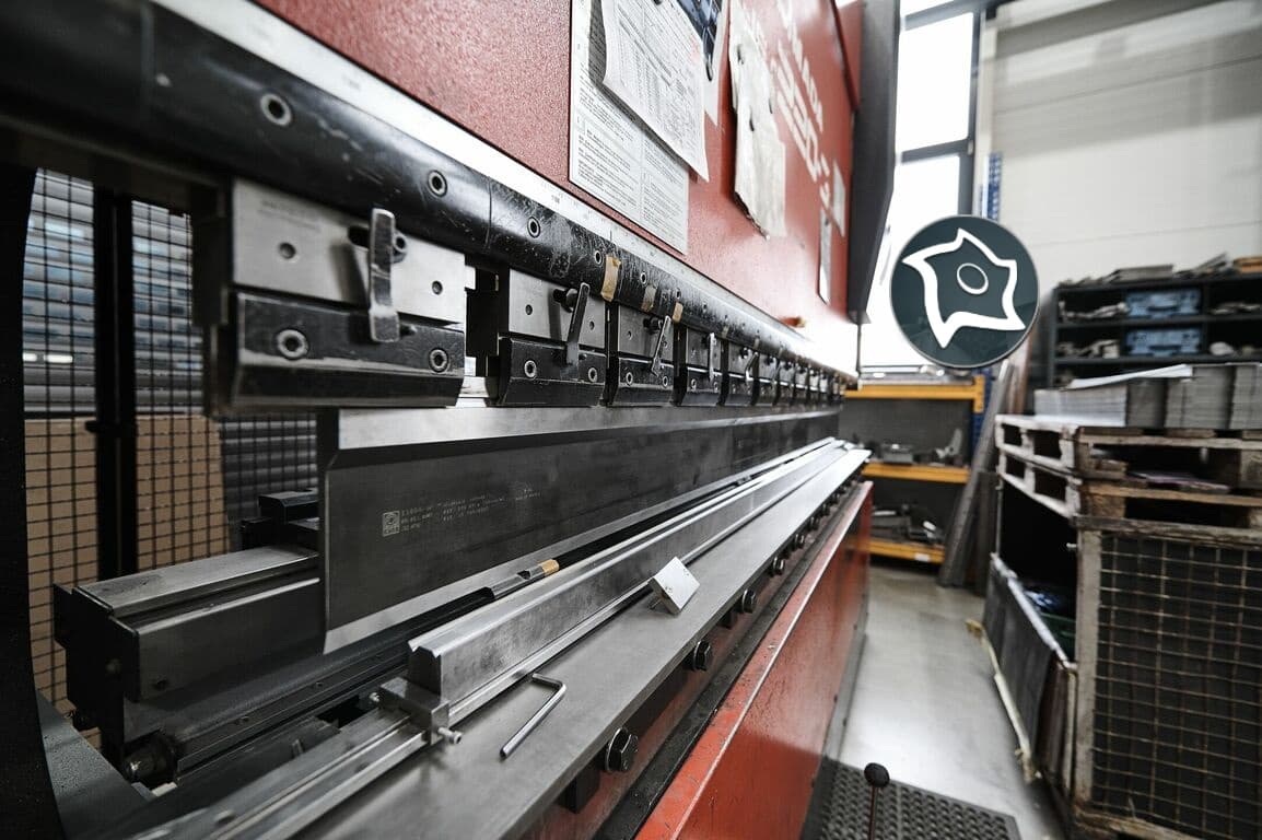 Листогибочный гидравлический пресс с ЧПУ Amada HFT 220-3 L-ID16271