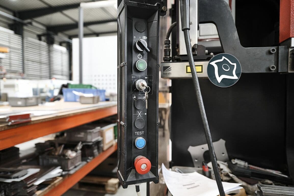 Листогибочный гидравлический пресс с ЧПУ Amada HFT 220-3 L-ID16271