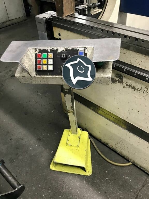 Листогибочный гидравлический пресс с ЧПУ Trumpf TrumaBend V 130-ID15565