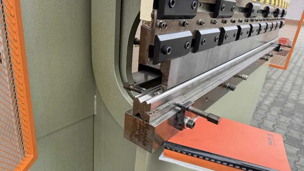 Листогибочный пресc SAFAN DNCS 50 т x 2050 мм c ЧПУ-ID17416