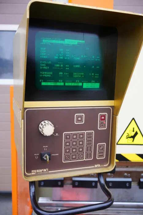 Листогибочный пресc SAFAN DNCS 50 т x 2050 мм c ЧПУ-ID17416