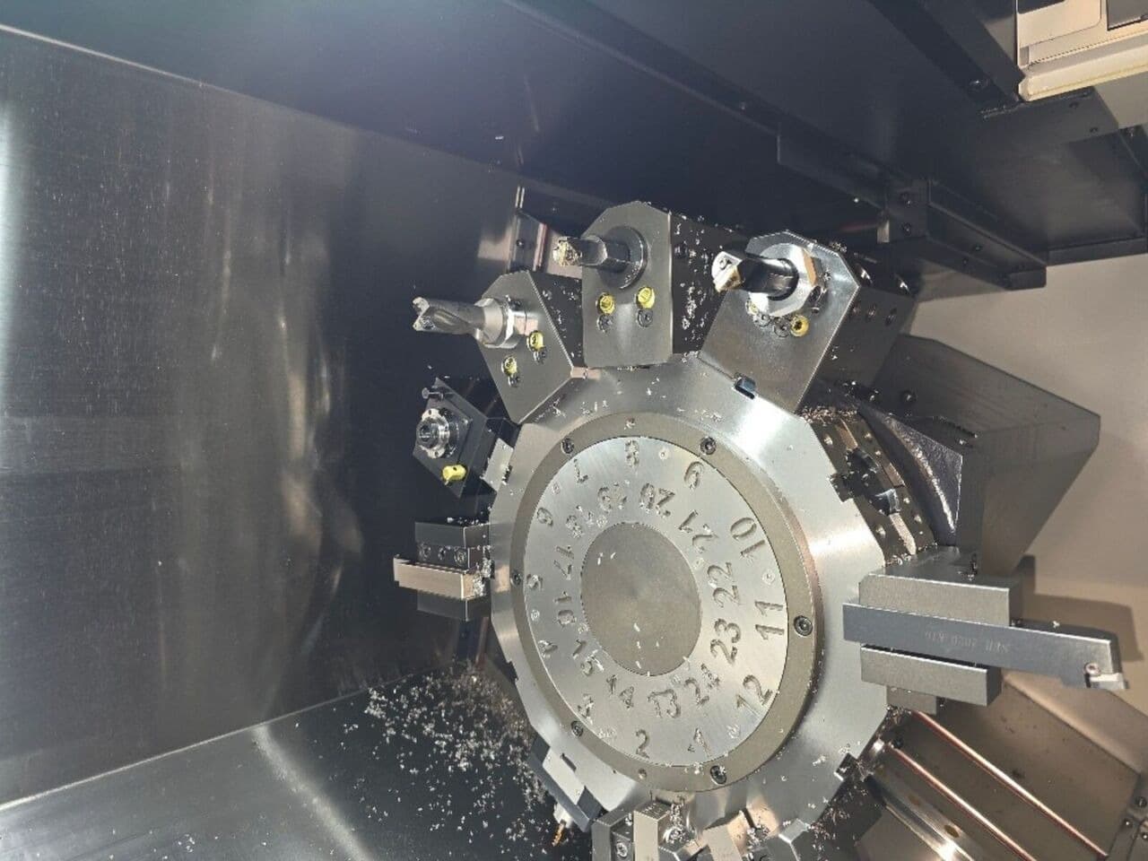 Металлический токарный станок Doosan LYNX2100LMB-ID17424