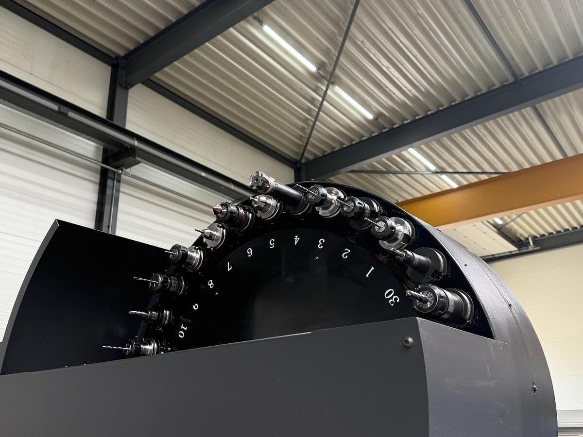 Обрабатывающий центр Doosan DNM 500-ID18019