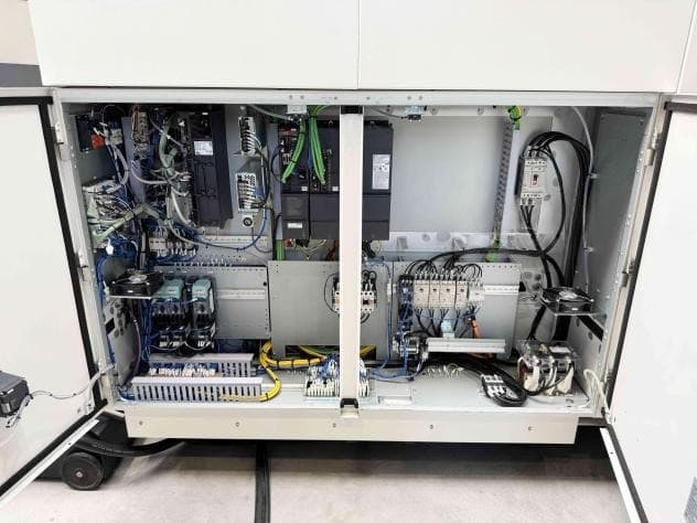 Обрабатывающий центр MAZAK Variaxis C-600-ID17847