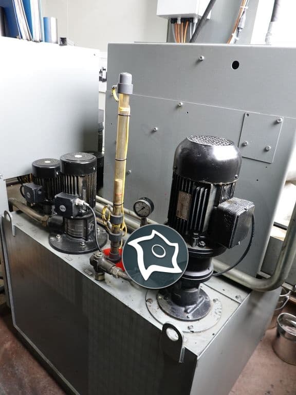 Обрабатывающий центр с ЧПУ DECKEL MAHO DMU 80 T-ID13546