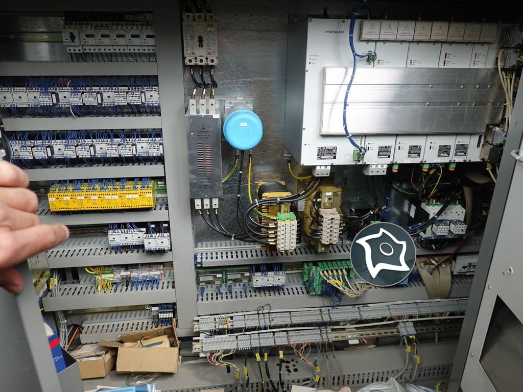 Обрабатывающий центр с ЧПУ DECKEL MAHO DMU 80 T-ID13546