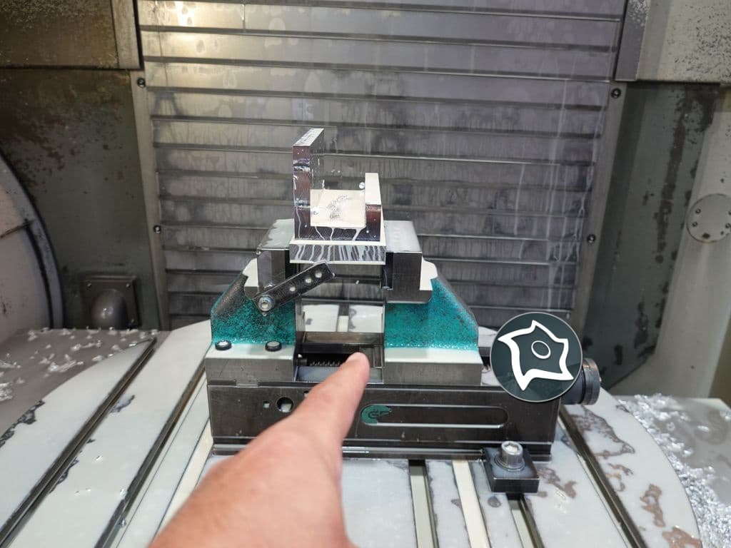 Обрабатывающий центр с ЧПУ DECKEL MAHO DMU 80 T-ID13546