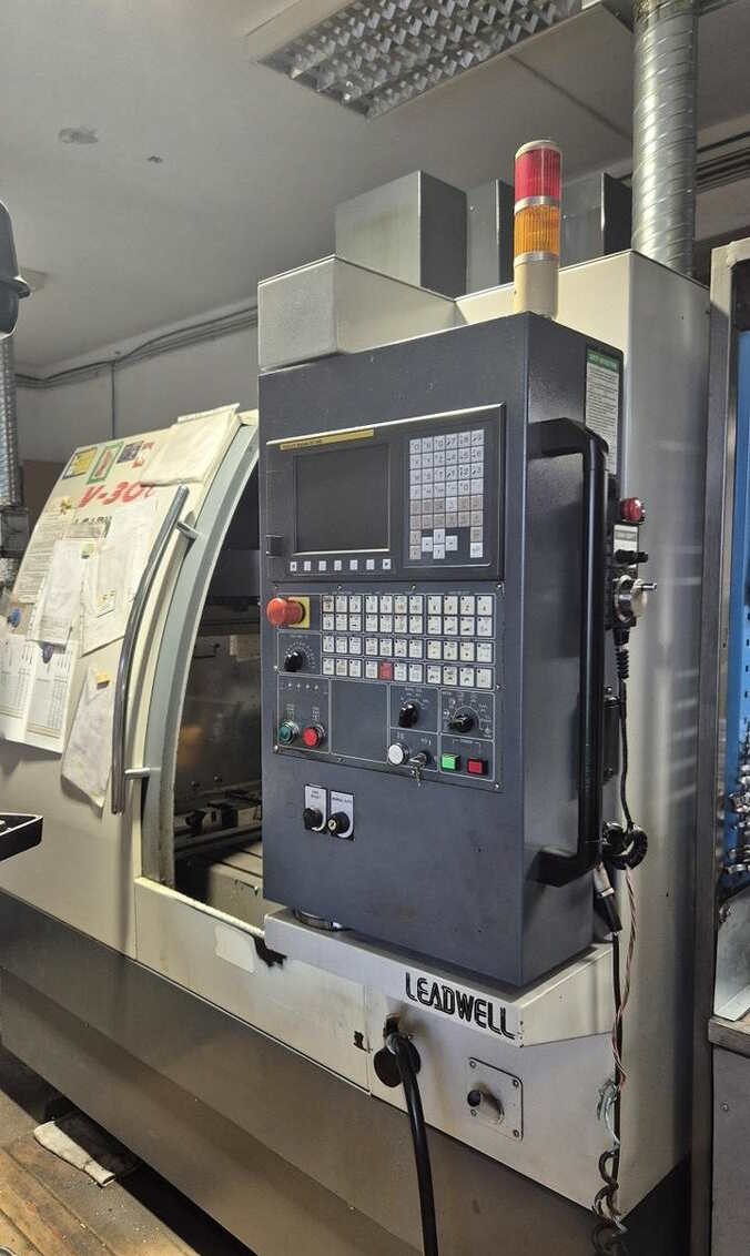 Обрабатывающий центр (вертикальный) Leadwell V-30i-ID17643