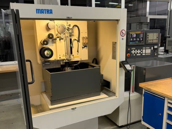 Проволочно-вырезной электроэрозионный станок FANUC ROBOCUT α-0iA-ID17525