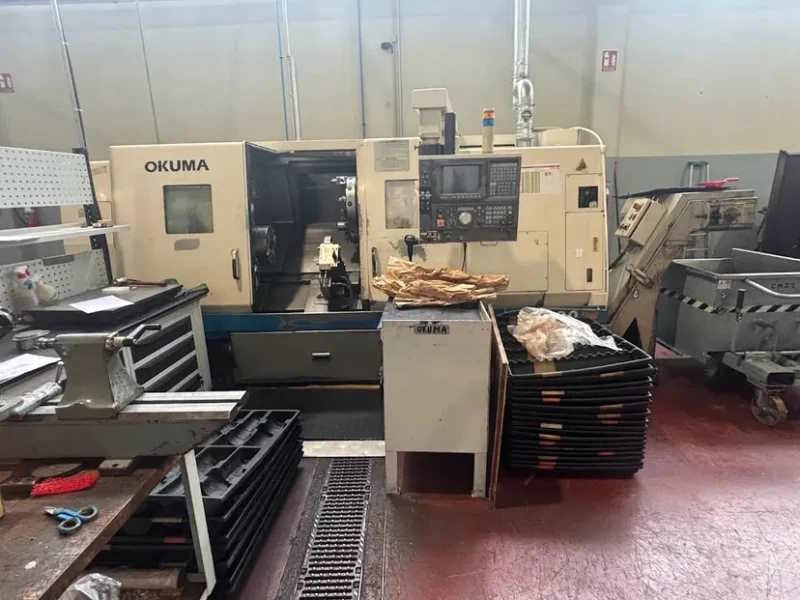 Токарный станок с ЧПУ OKUMA LB 400 с фиксированным инструментом.-ID17933