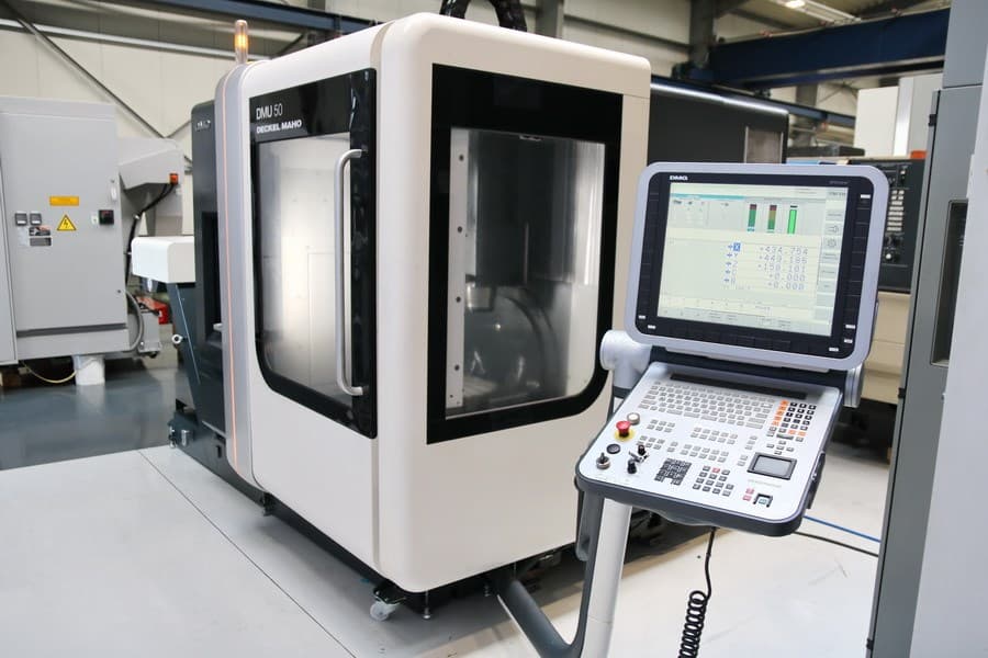 Универсально-фрезерный обрабатывающий центр DMG DECKEL MAHO - DMU 50 New Design-ID17830