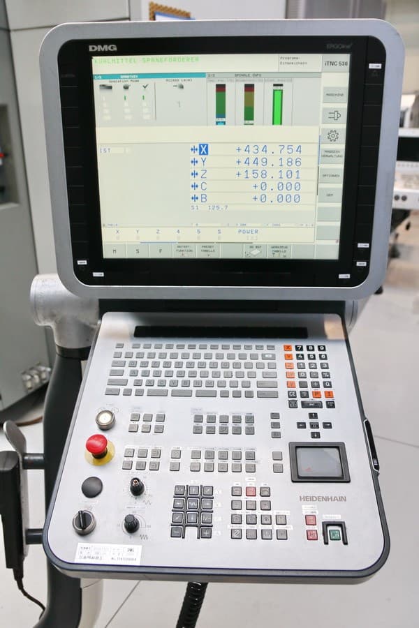 Универсально-фрезерный обрабатывающий центр DMG DECKEL MAHO - DMU 50 New Design-ID17830