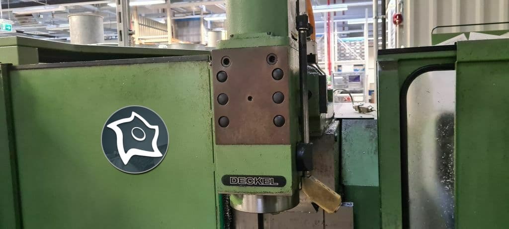 Универсально-фрезерный станок с ЧПУ Deckel FP 4 AT-ID15552