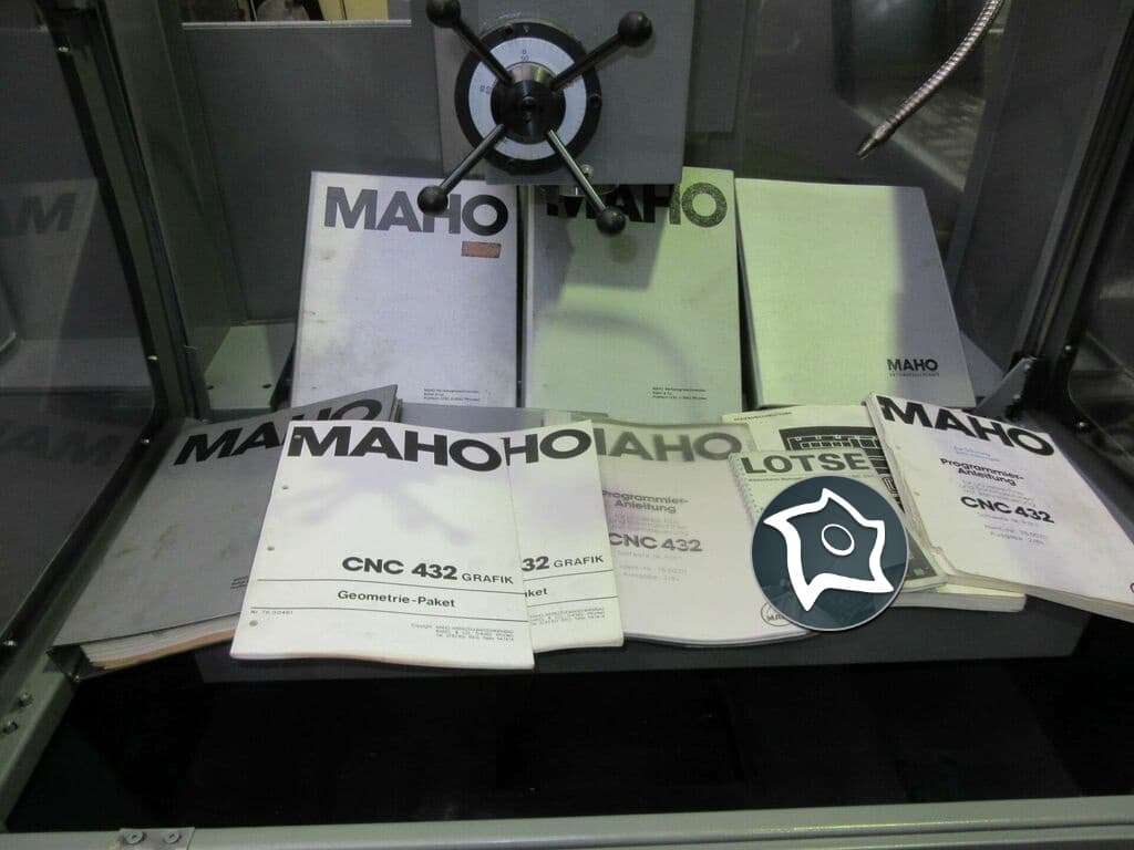 Универсально-фрезерный станок с ЧПУ MAHO MH 400 E-ID16144