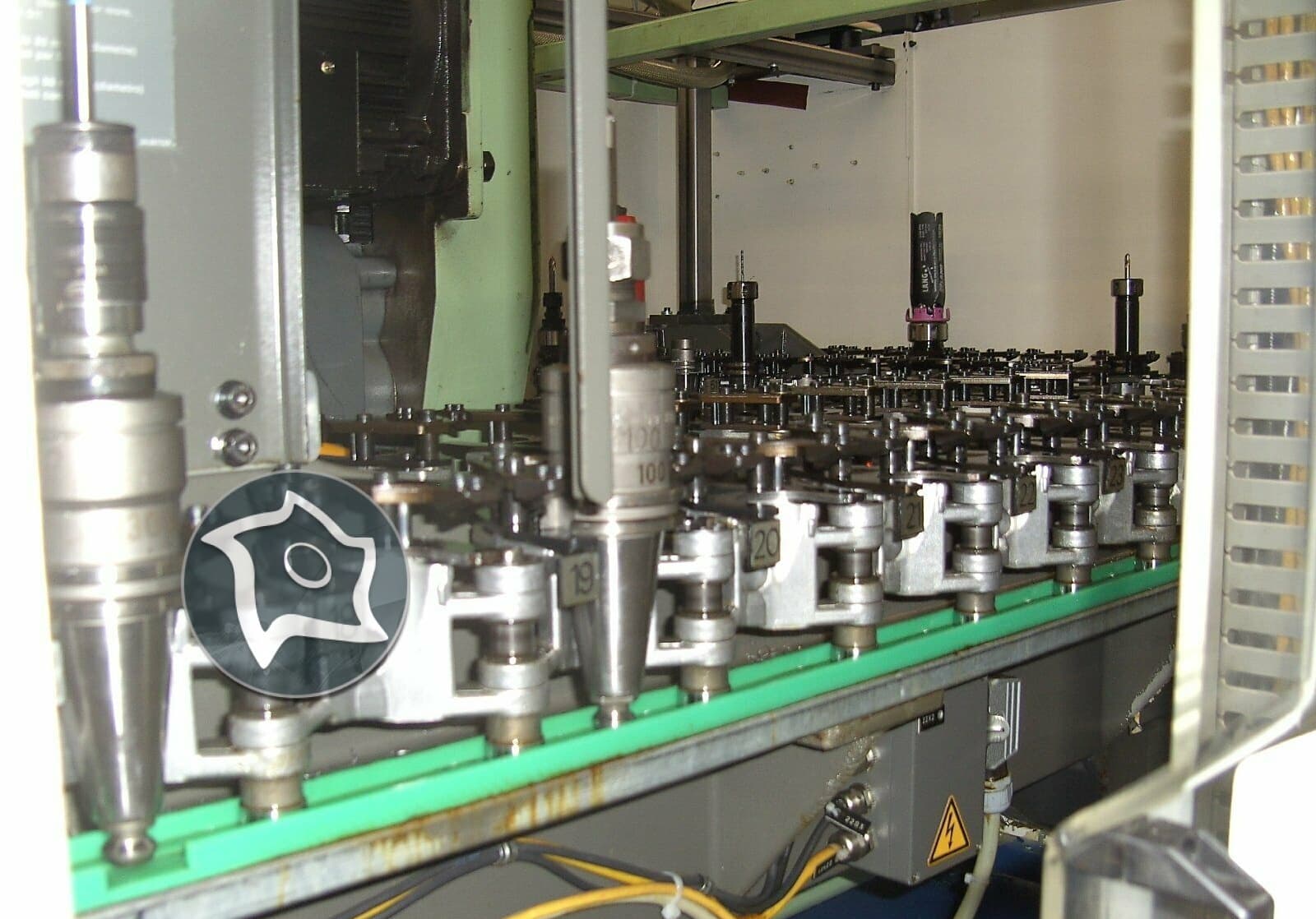 Универсально-фрезерный станок с ЧПУ MAHO MH 700 S-ID15371