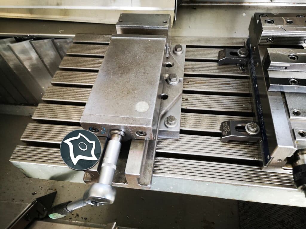 Универсально-фрезерный станок с ЧПУ MAHO MH 700 W-ID14591