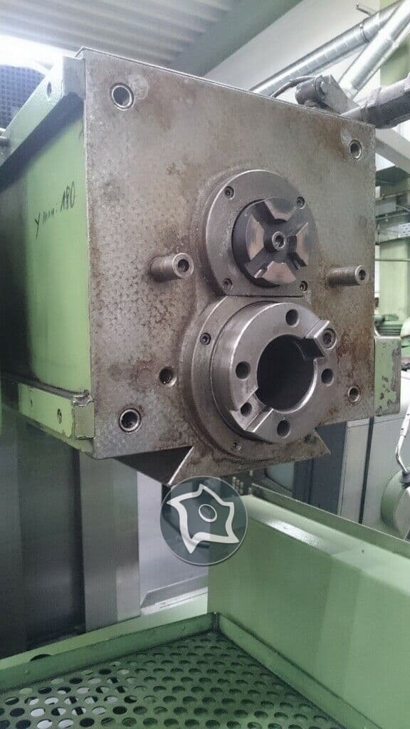 Универсально-фрезерный станок с ЧПУ MAHO MH-C 900-ID15345