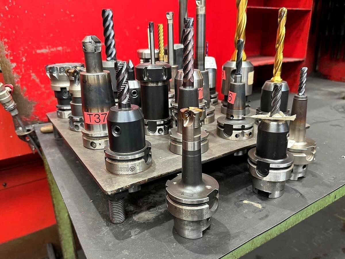 Универсальный обрабатывающий центр FPT Industrie DINO DV28T2208-ID17714