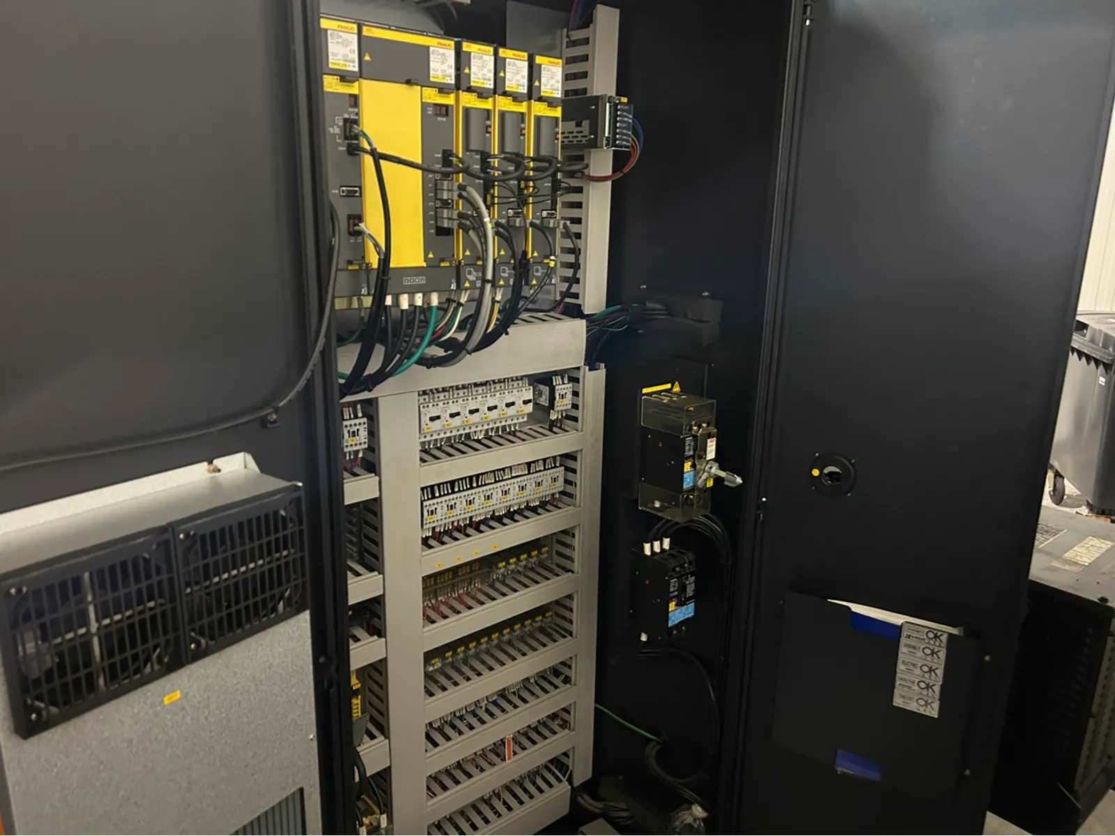 Универсальный обрабатывающий центр с ЧПУ Doosan Mynx 650 (4-я ось)-ID17605