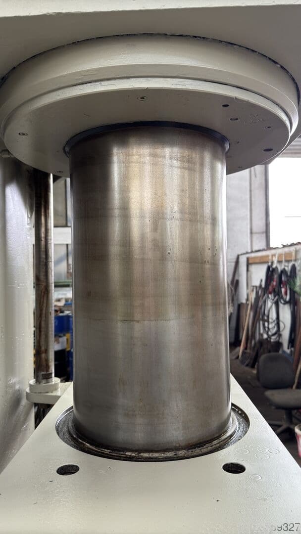 Вертикальная ленточная пила с подвижным столом BEHRINGER LPS 60 T-ID17510