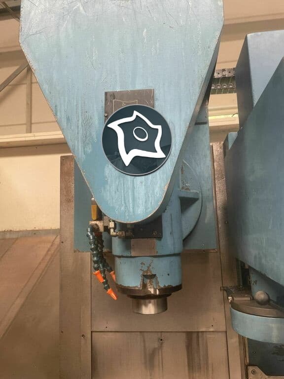 Вертикально-фрезерный станок с ЧПУ AXA VSC 2-M-ID15986