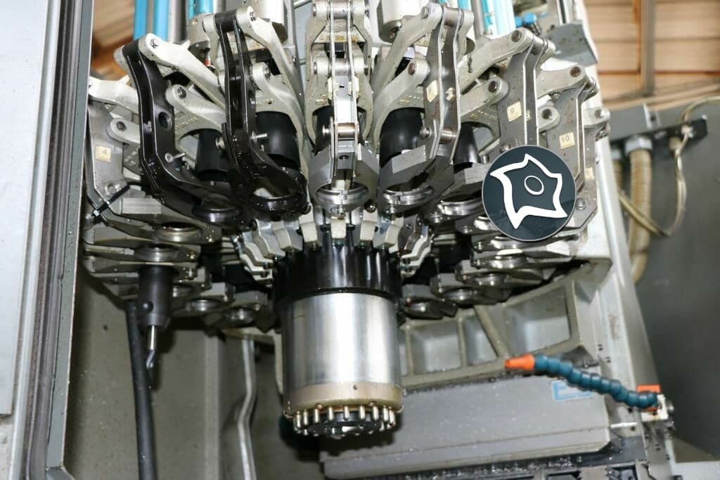 Вертикально-фрезерный станок с ЧПУ CHIRON FZ 12 S MAGNUM-ID15117