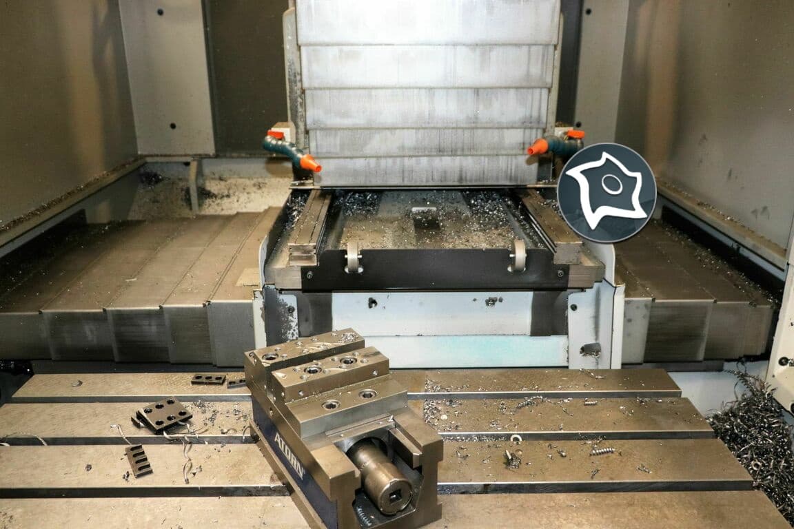 Вертикально-фрезерный станок с ЧПУ CHIRON FZ 12 S MAGNUM-ID15117