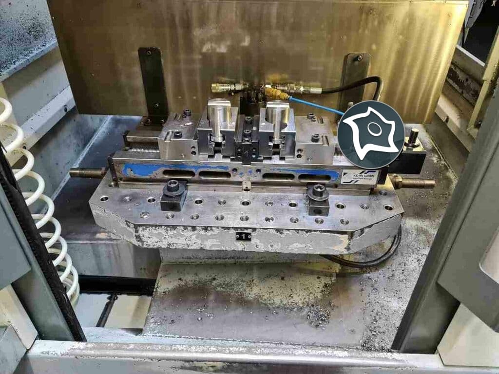 Вертикально-фрезерный станок с ЧПУ CHIRON FZ 12 WM-ID15133