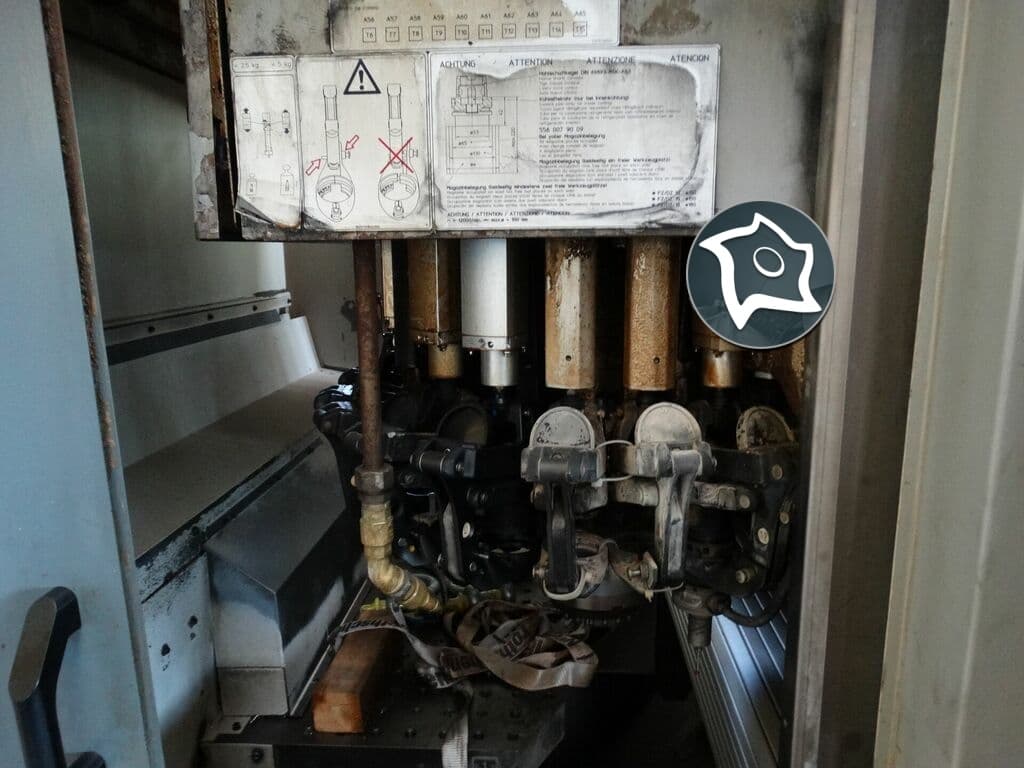 Вертикально-фрезерный станок с ЧПУ CHIRON FZ 15 W-ID15642