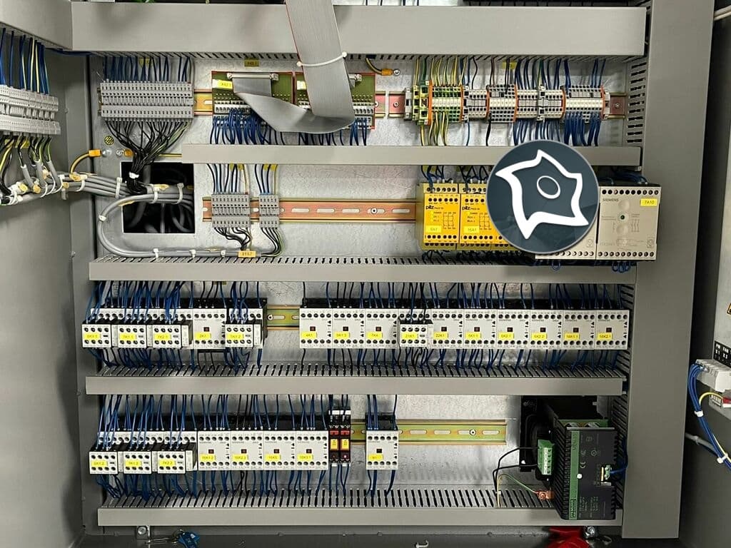 Вертикально-фрезерный станок с ЧПУ DMG DECKEL MAHO DMU 50 T-ID15443