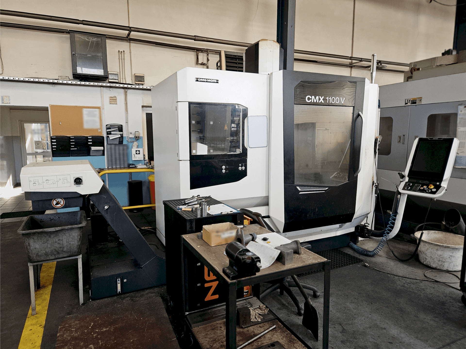 Вертикально-фрезерный станок с ЧПУ DMG MORI CMX 1100 V-ID17040