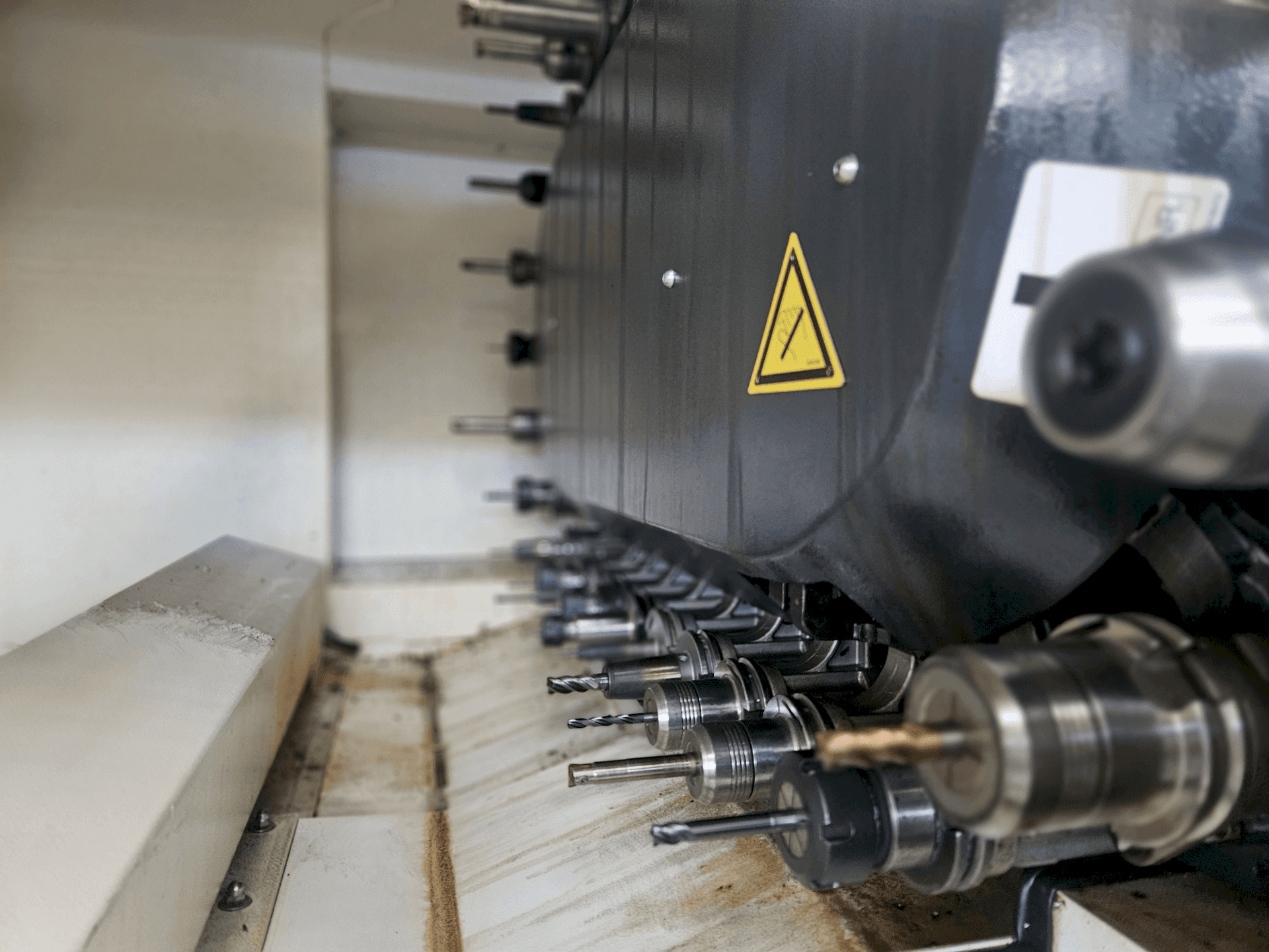 Вертикально-фрезерный станок с ЧПУ DMG MORI CMX 1100 V-ID17040