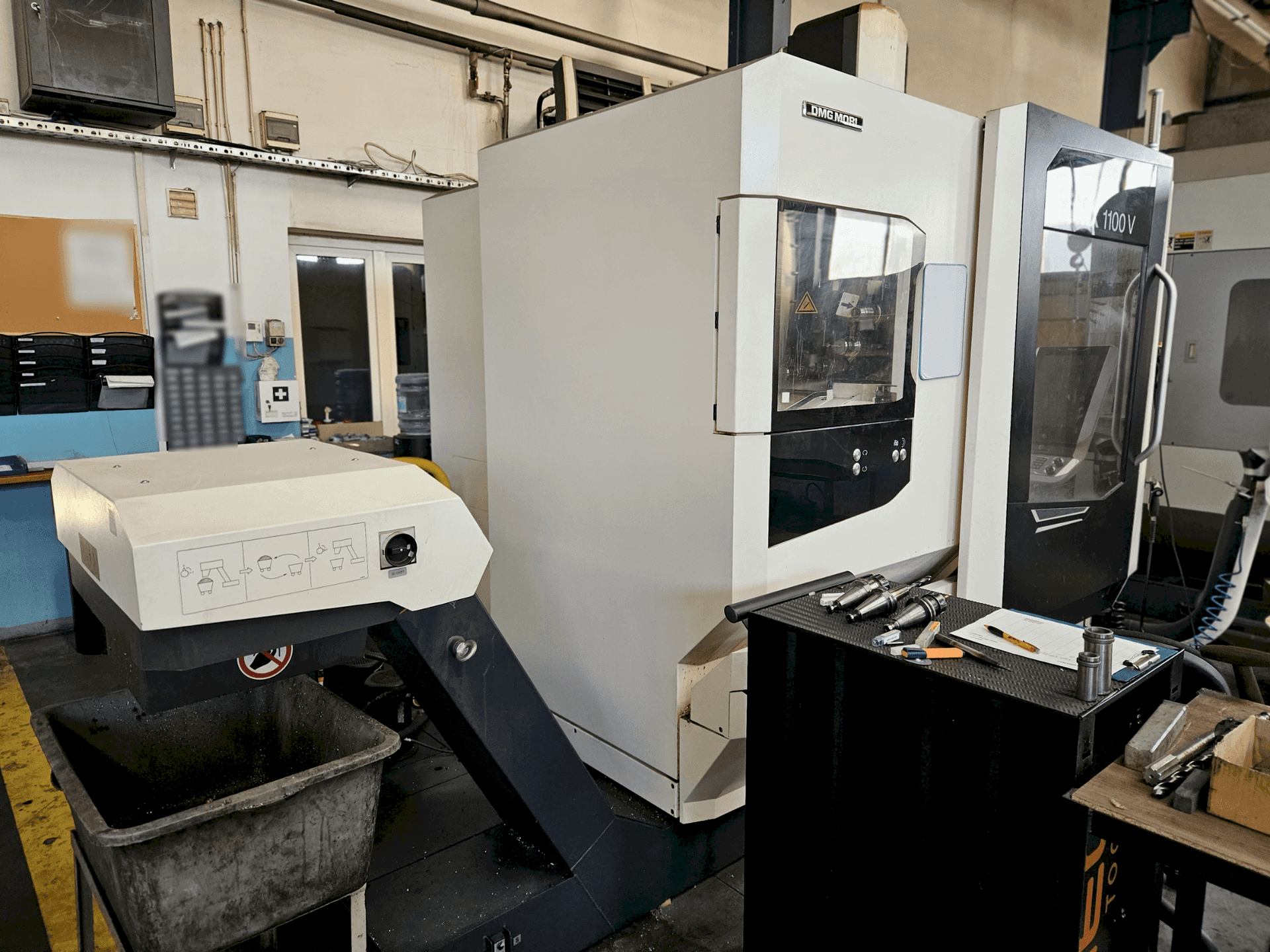 Вертикально-фрезерный станок с ЧПУ DMG MORI CMX 1100 V-ID17040