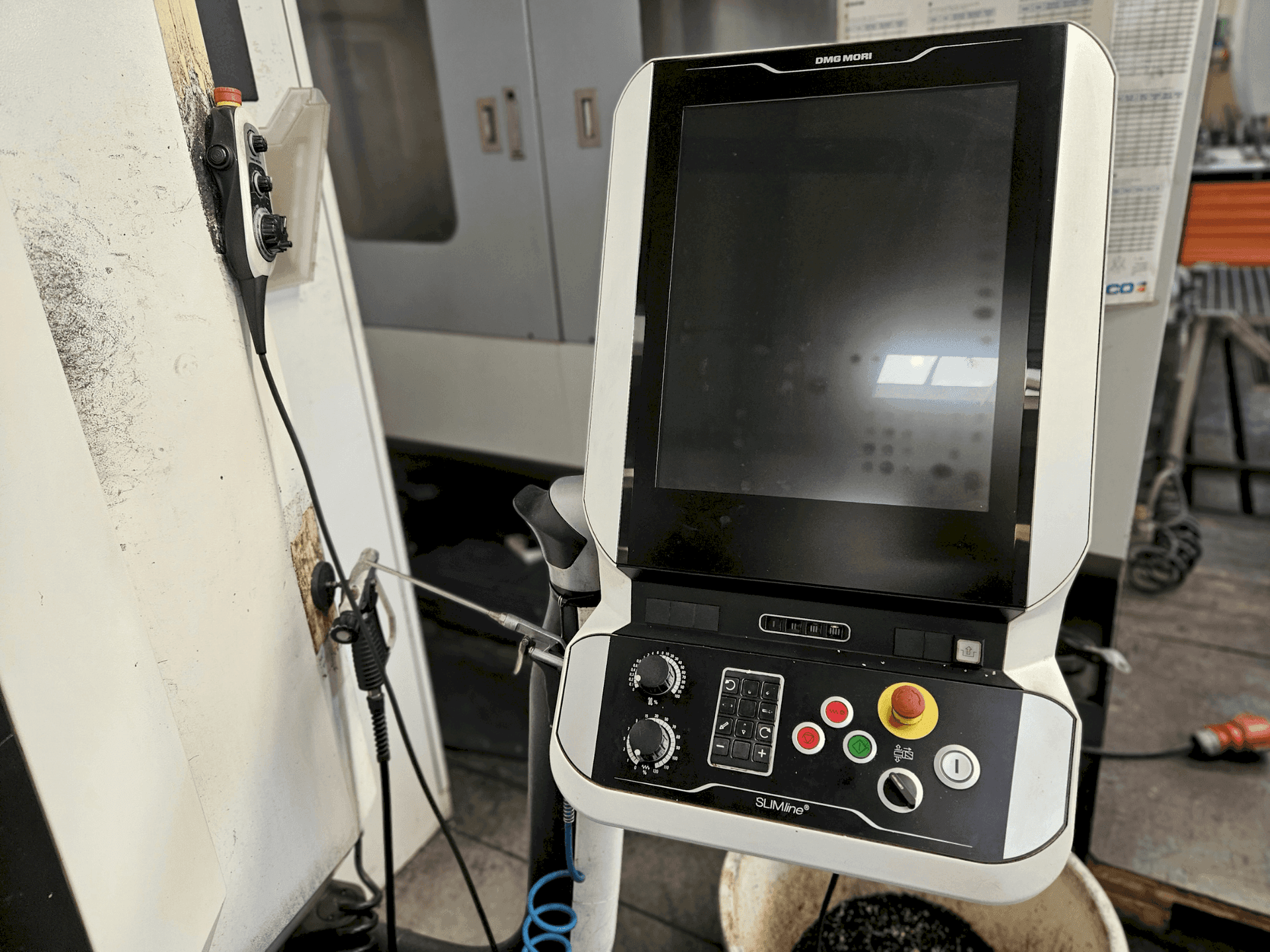 Вертикально-фрезерный станок с ЧПУ DMG MORI CMX 1100 V-ID17040